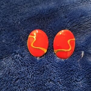 Vintage 80s 90s Red Enamel Oval Earrings with Swirl Gold Accent💫